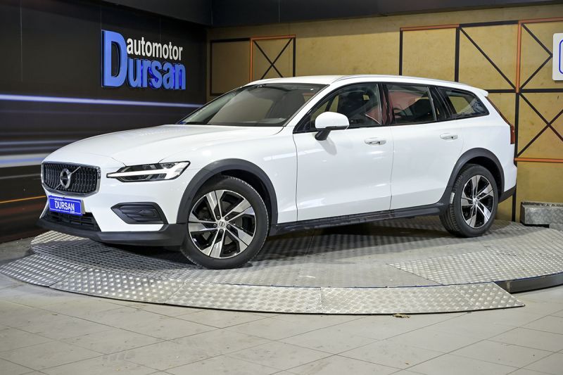 Volvo V60 Cross Country 2.0 B4 D AWD Cross Country Pro AUTO (2021)