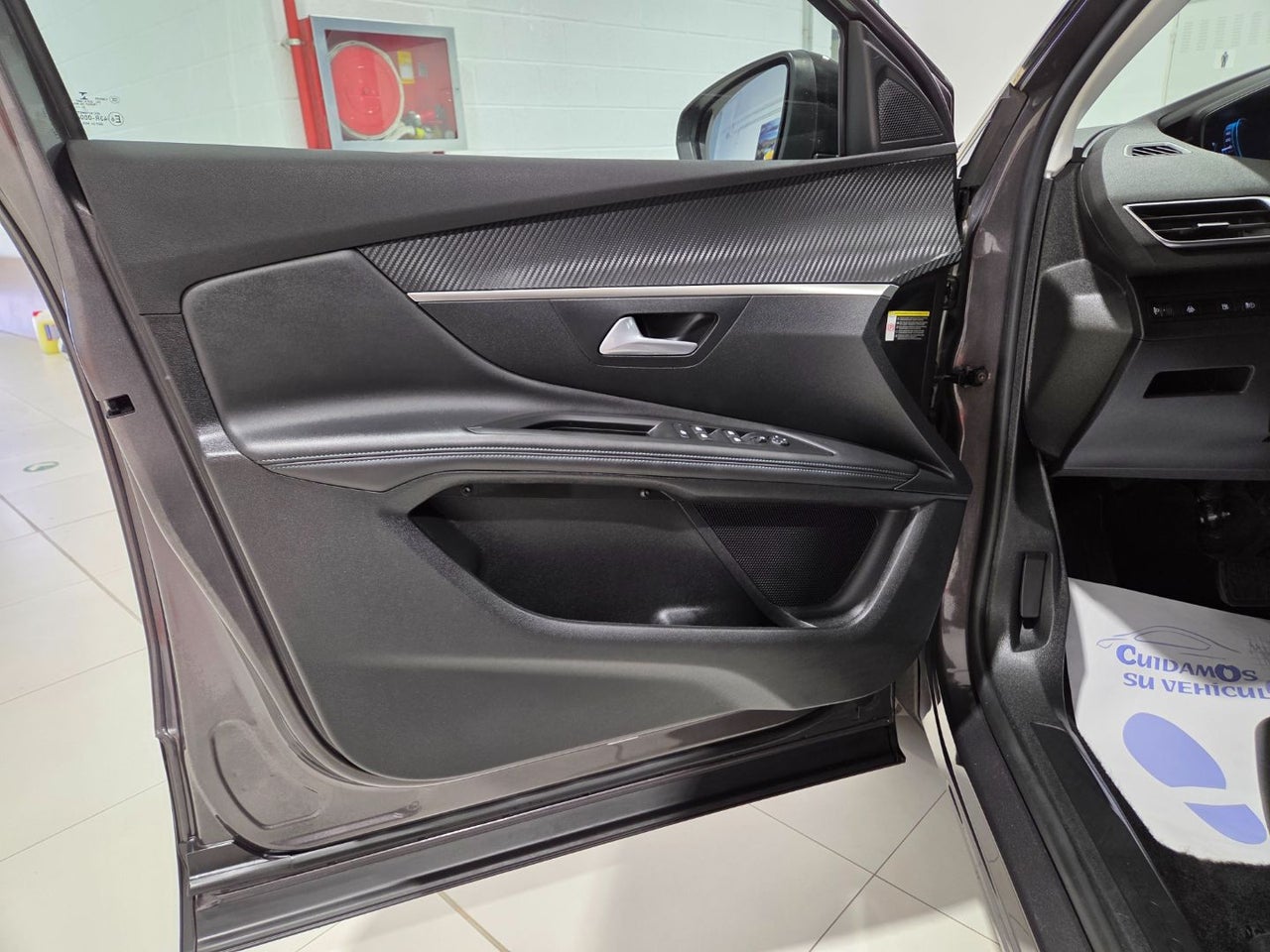 PEUGEOT 3008 Hybrid 225 eEAT8 Allure Pack