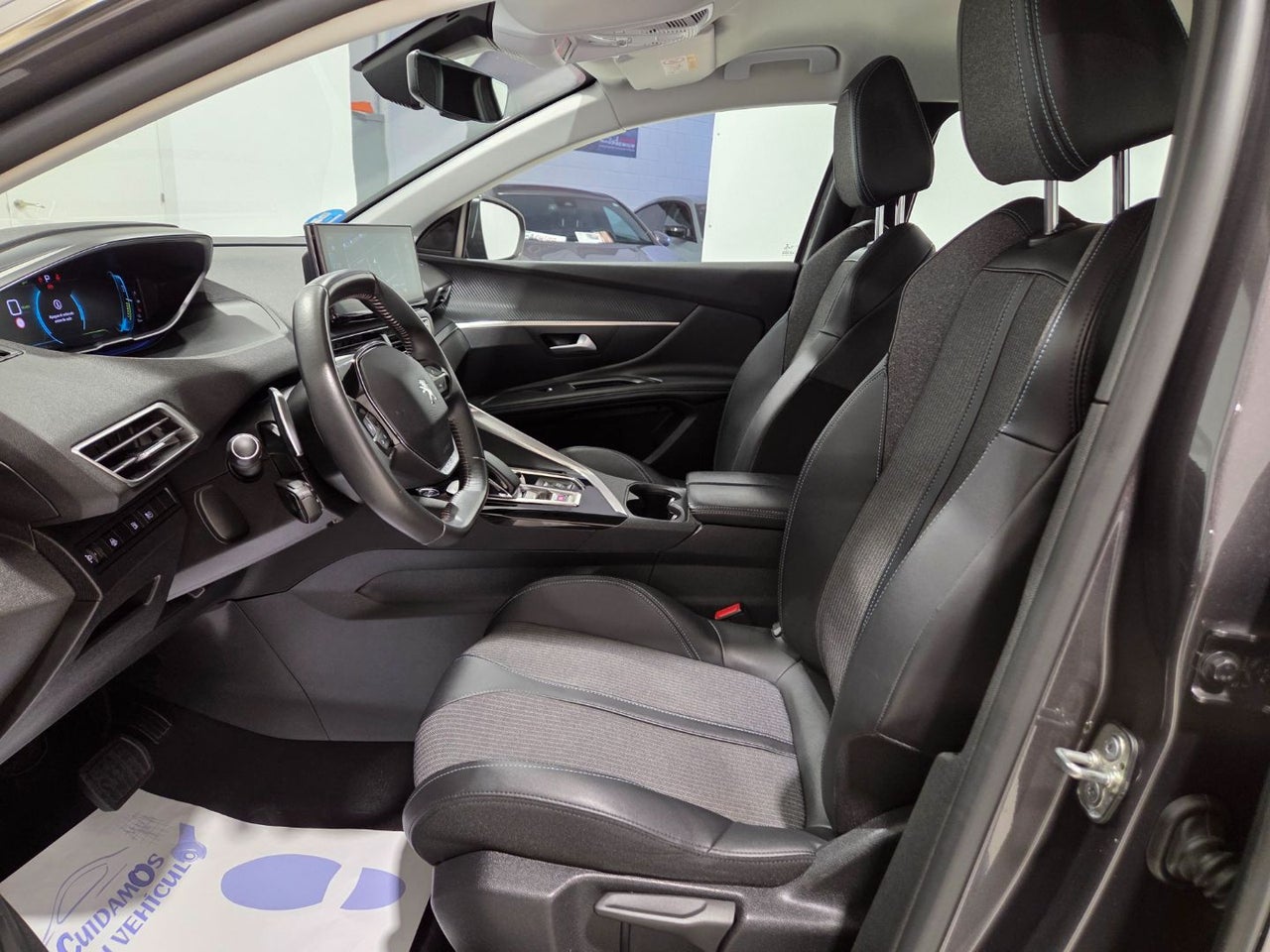 PEUGEOT 3008 Hybrid 225 eEAT8 Allure Pack