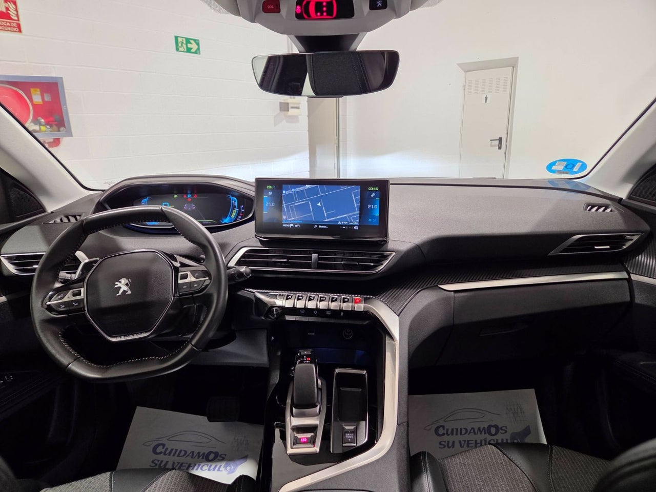 PEUGEOT 3008 Hybrid 225 eEAT8 Allure Pack