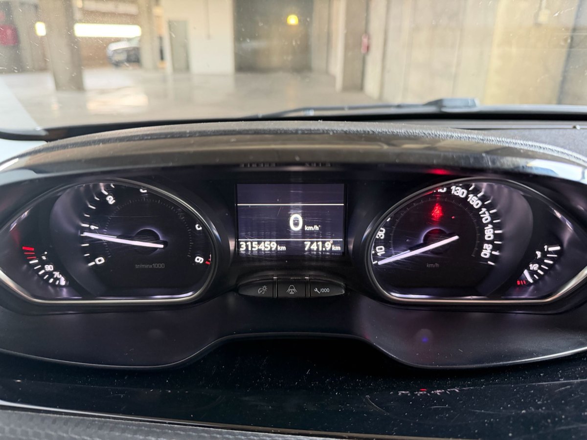 PEUGEOT 2008 Allure 1.6 eHDi 115