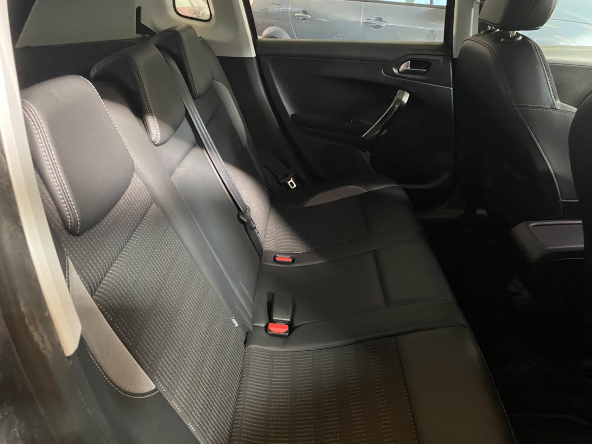 PEUGEOT 2008 Allure 1.6 eHDi 115