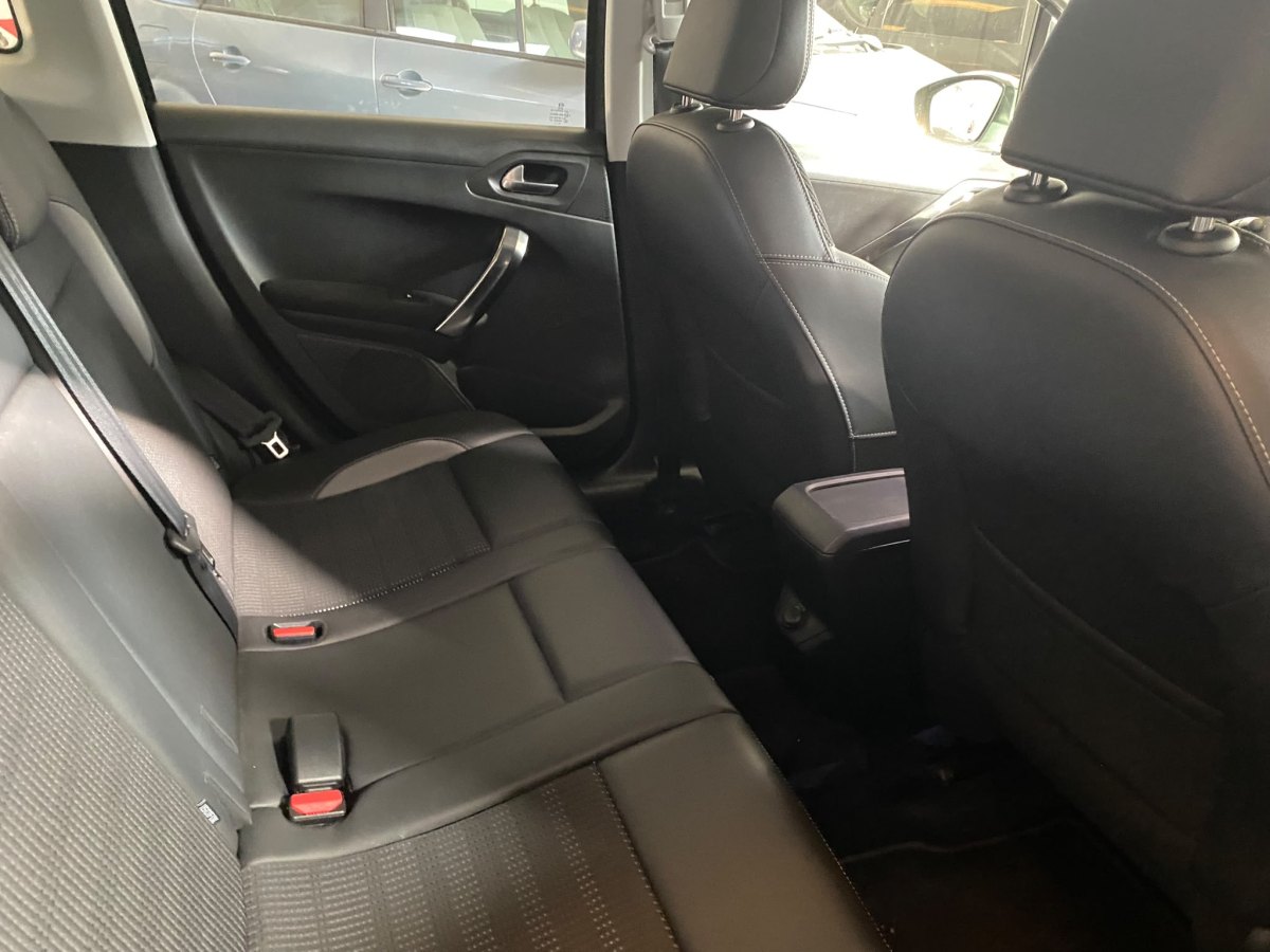 PEUGEOT 2008 Allure 1.6 eHDi 115