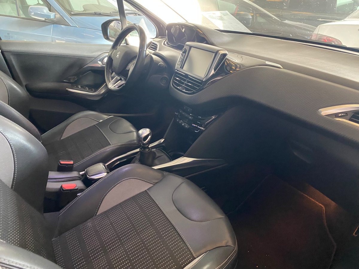 PEUGEOT 2008 Allure 1.6 eHDi 115