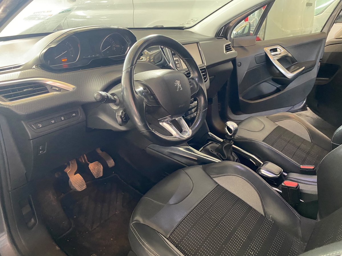 PEUGEOT 2008 Allure 1.6 eHDi 115