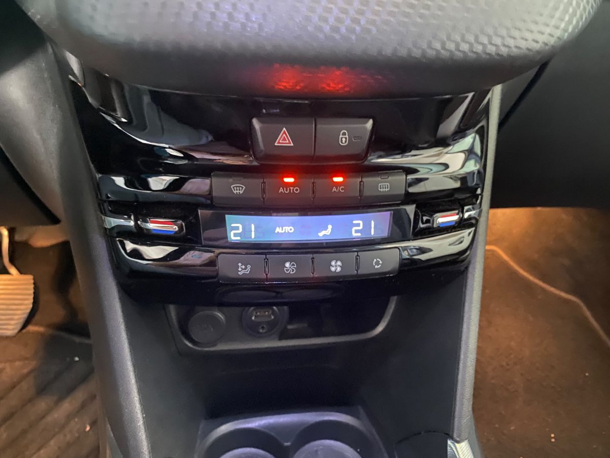 PEUGEOT 2008 Allure 1.6 eHDi 115