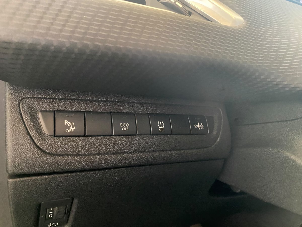 PEUGEOT 2008 Allure 1.6 eHDi 115