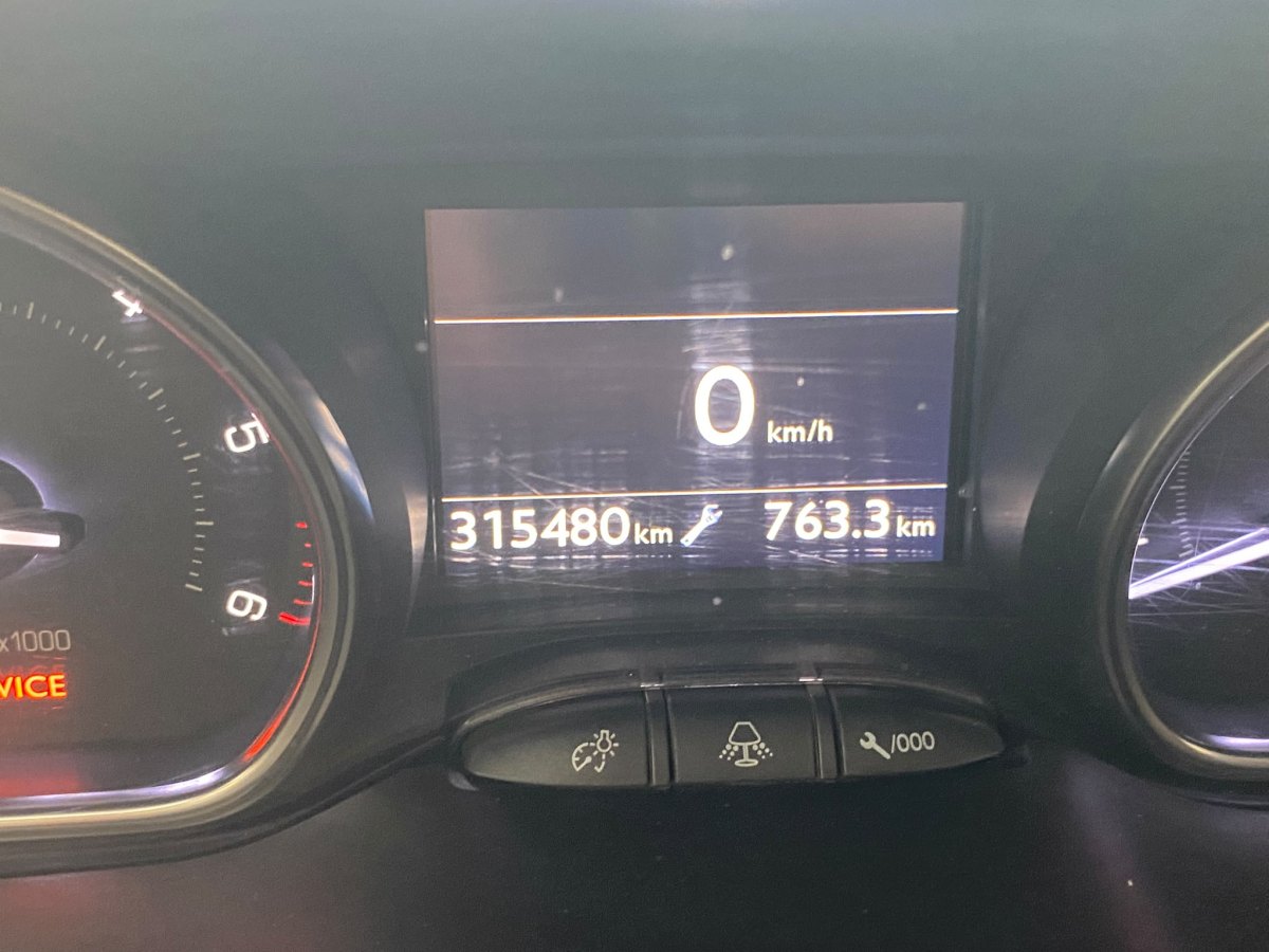 PEUGEOT 2008 Allure 1.6 eHDi 115