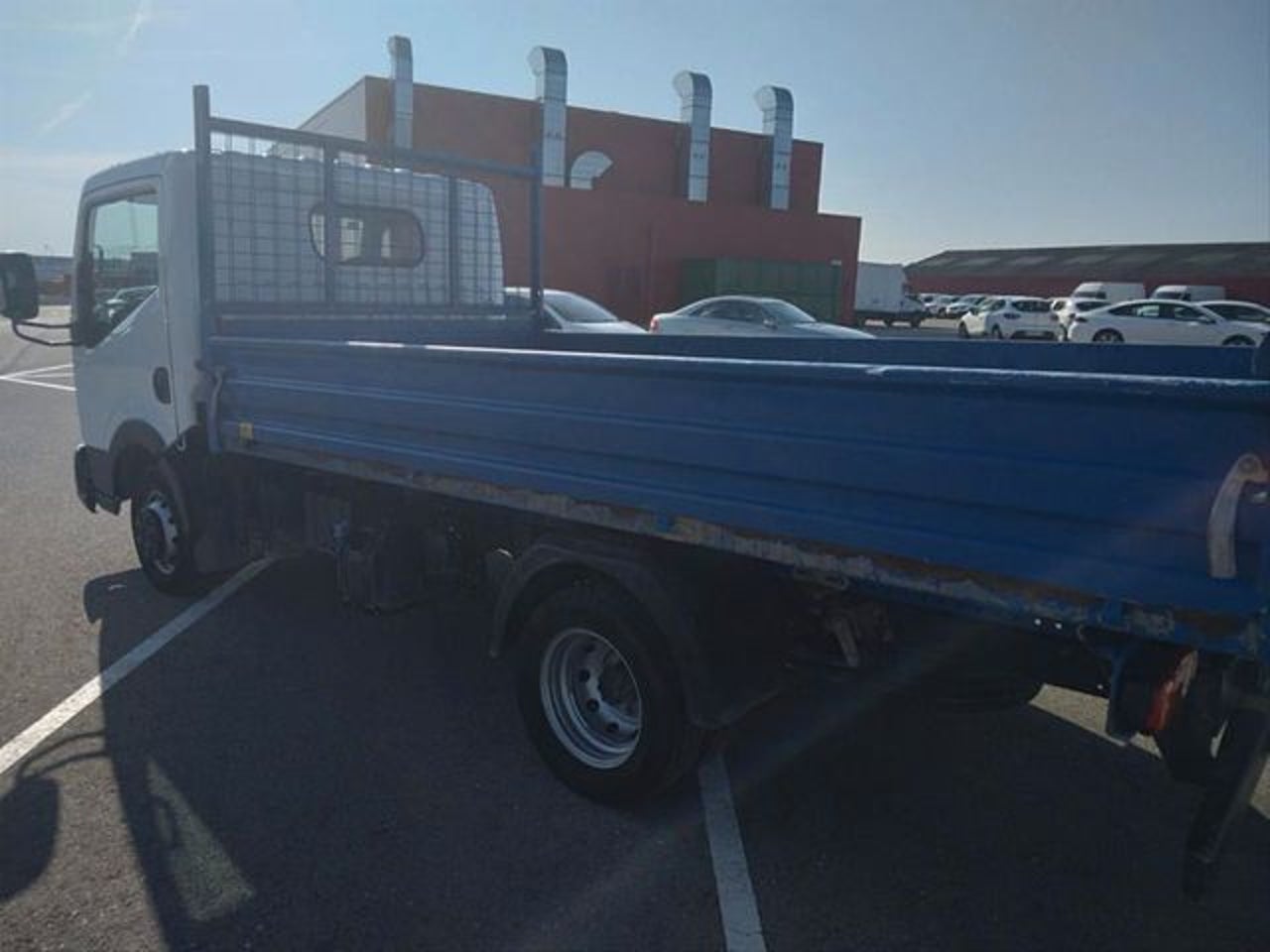 NISSAN NT400 35.131 Basico Caja Volquete Acero Corta