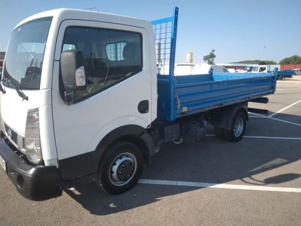 NISSAN NT400 35.131 Basico Caja Volquete Acero Corta