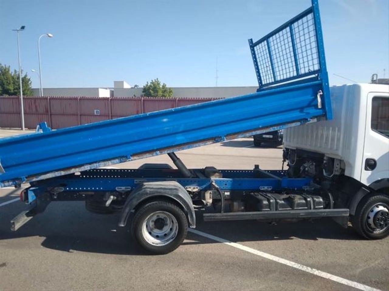 NISSAN NT400 35.131 Basico Caja Volquete Acero Corta