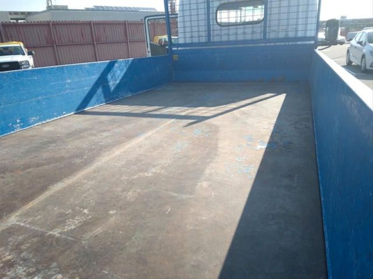 NISSAN NT400 35.131 Basico Caja Volquete Acero Corta