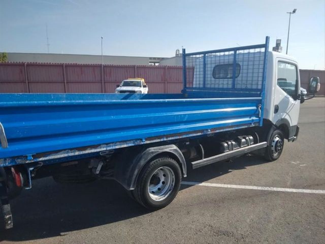 NISSAN NT400 35.131 Basico Caja Volquete Acero Corta