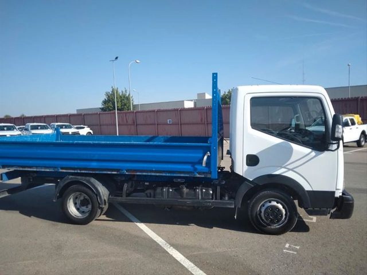 NISSAN NT400 35.131 Basico Caja Volquete Acero Corta