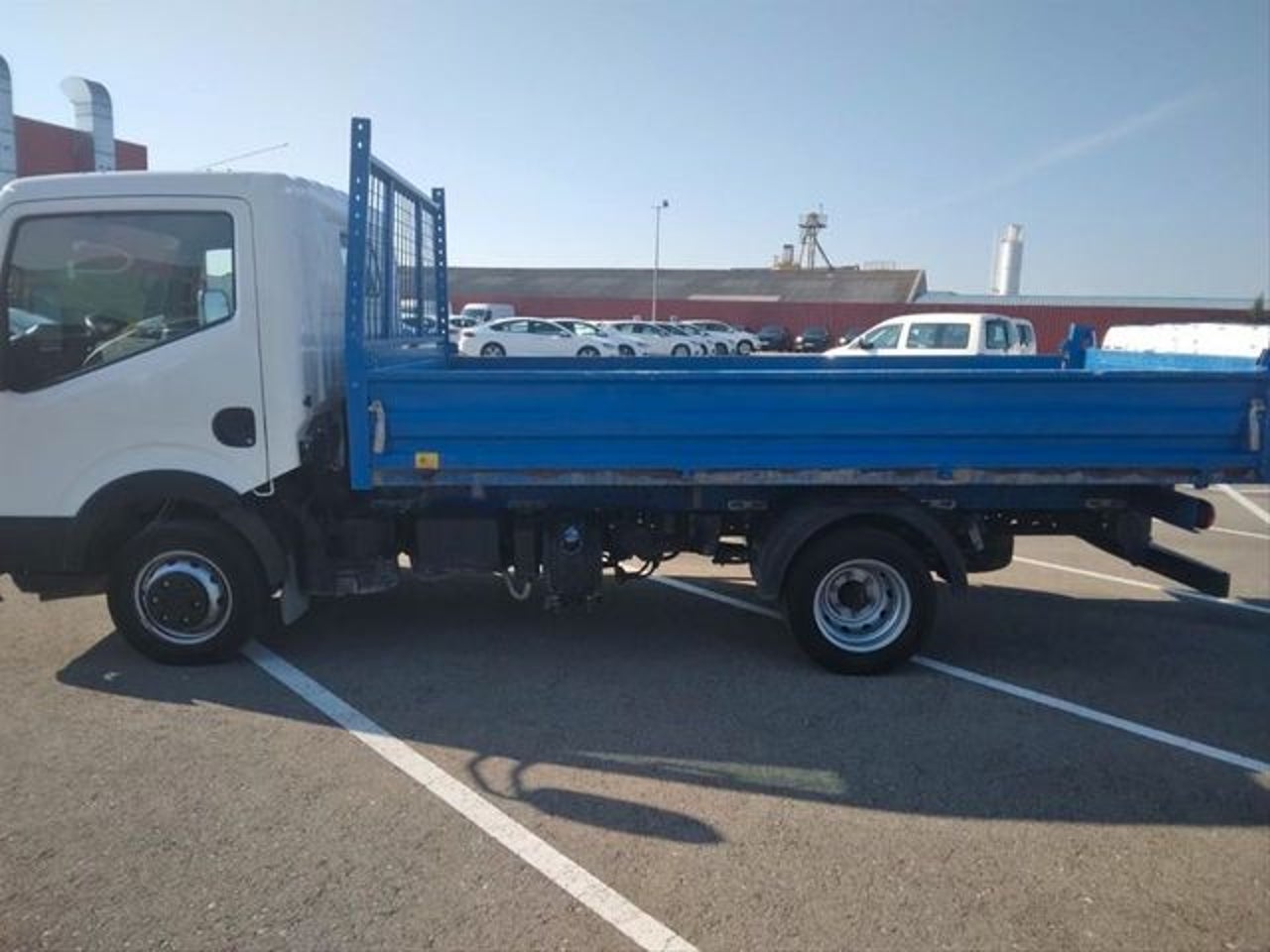 NISSAN NT400 35.131 Basico Caja Volquete Acero Corta