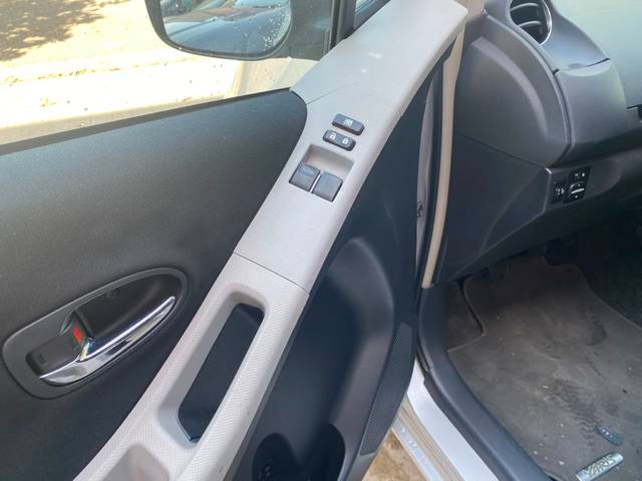 TOYOTA Yaris 1.3 VVTI Active