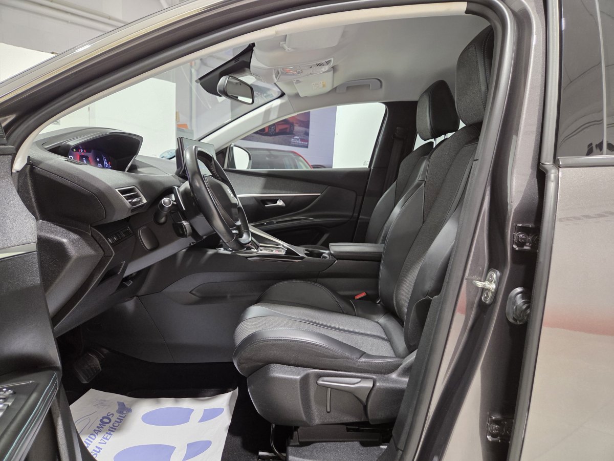 PEUGEOT 5008 2.0 BlueHDi 133kW SS Allure Pack EAT8