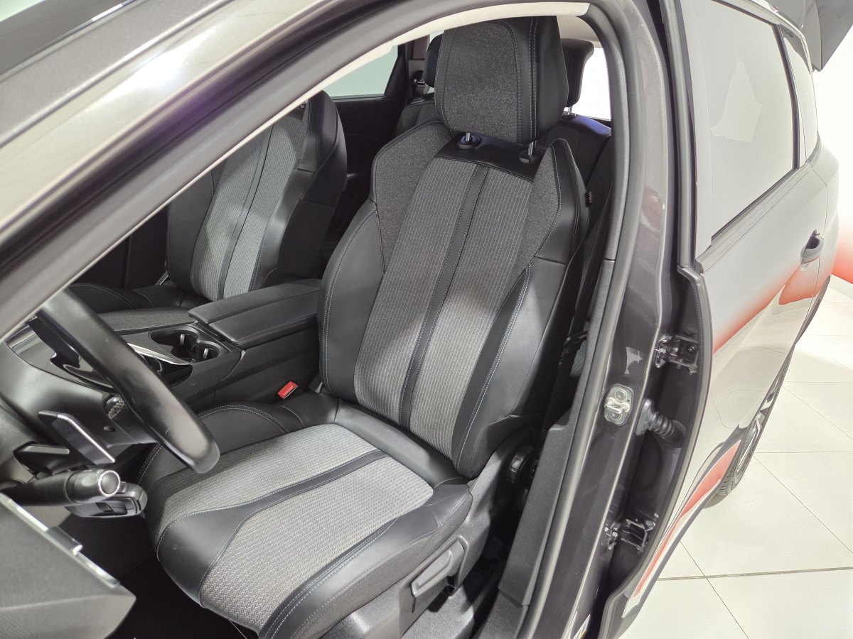 PEUGEOT 5008 2.0 BlueHDi 133kW SS Allure Pack EAT8