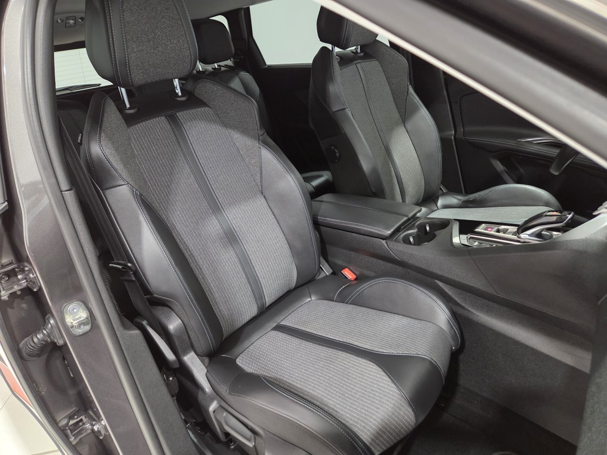 PEUGEOT 5008 2.0 BlueHDi 133kW SS Allure Pack EAT8