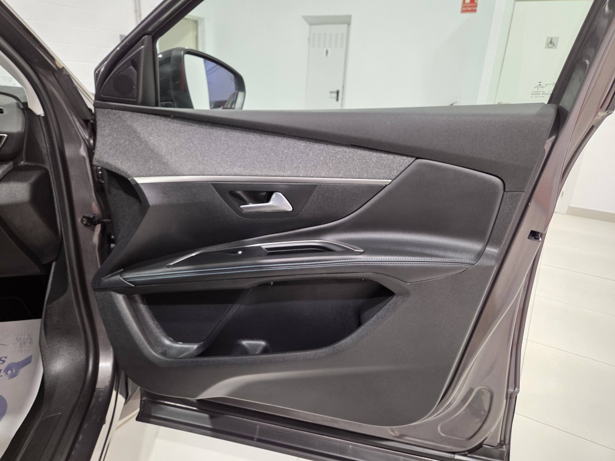 PEUGEOT 5008 2.0 BlueHDi 133kW SS Allure Pack EAT8