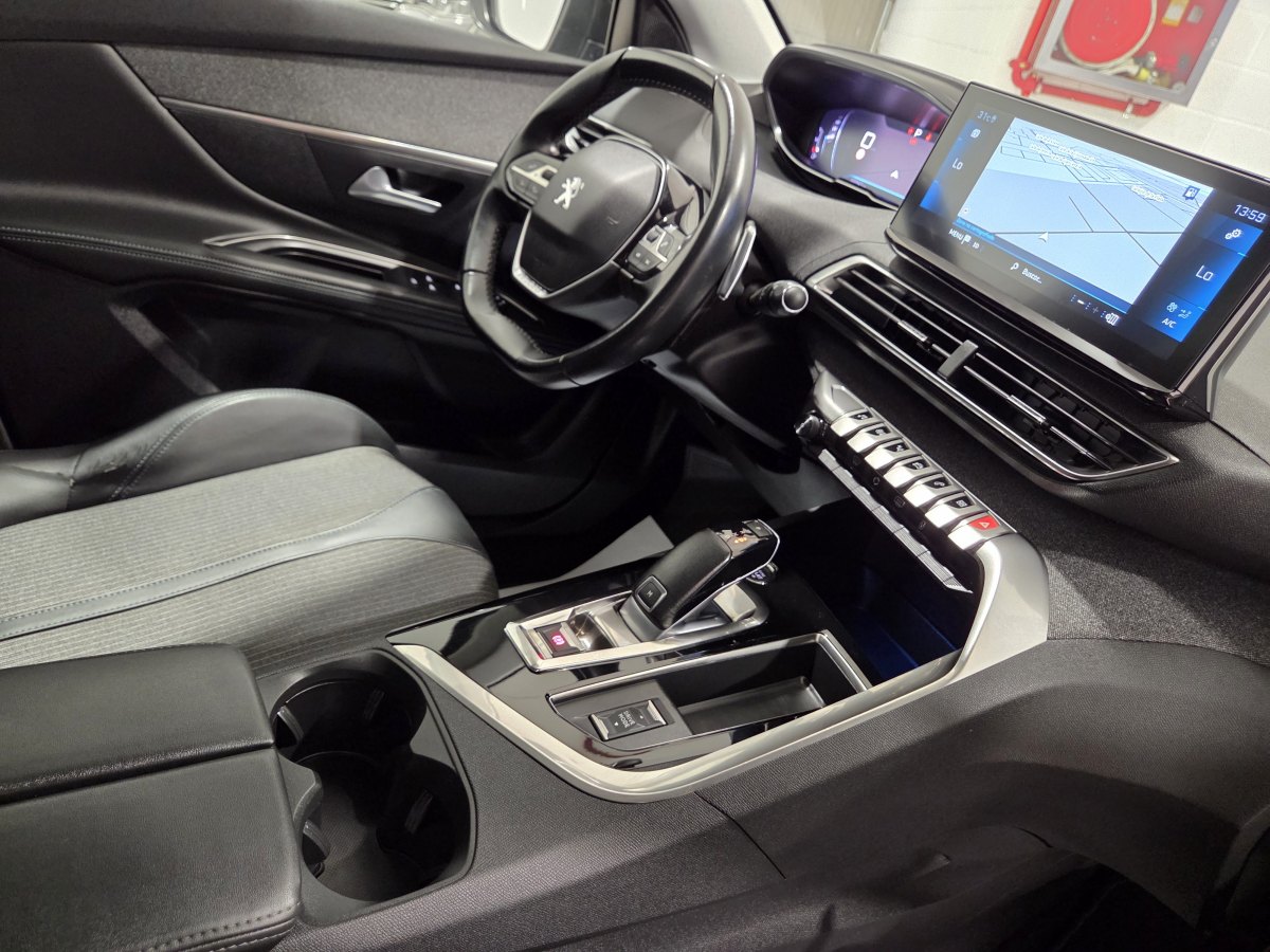PEUGEOT 5008 2.0 BlueHDi 133kW SS Allure Pack EAT8