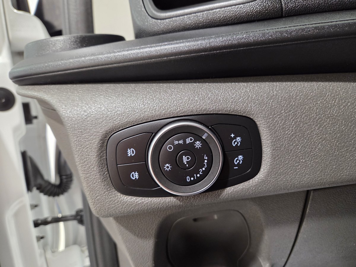 FORD Transit Custom Van 2.0 TDCI 96kW 300 L2 MHEV Limited