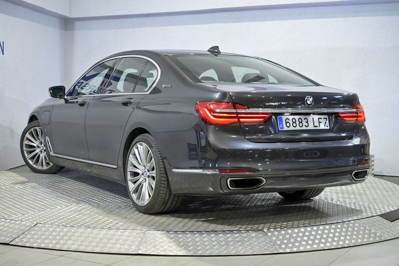 BMW 740 Serie 7 740eA iPerformance (2016) - foto 4