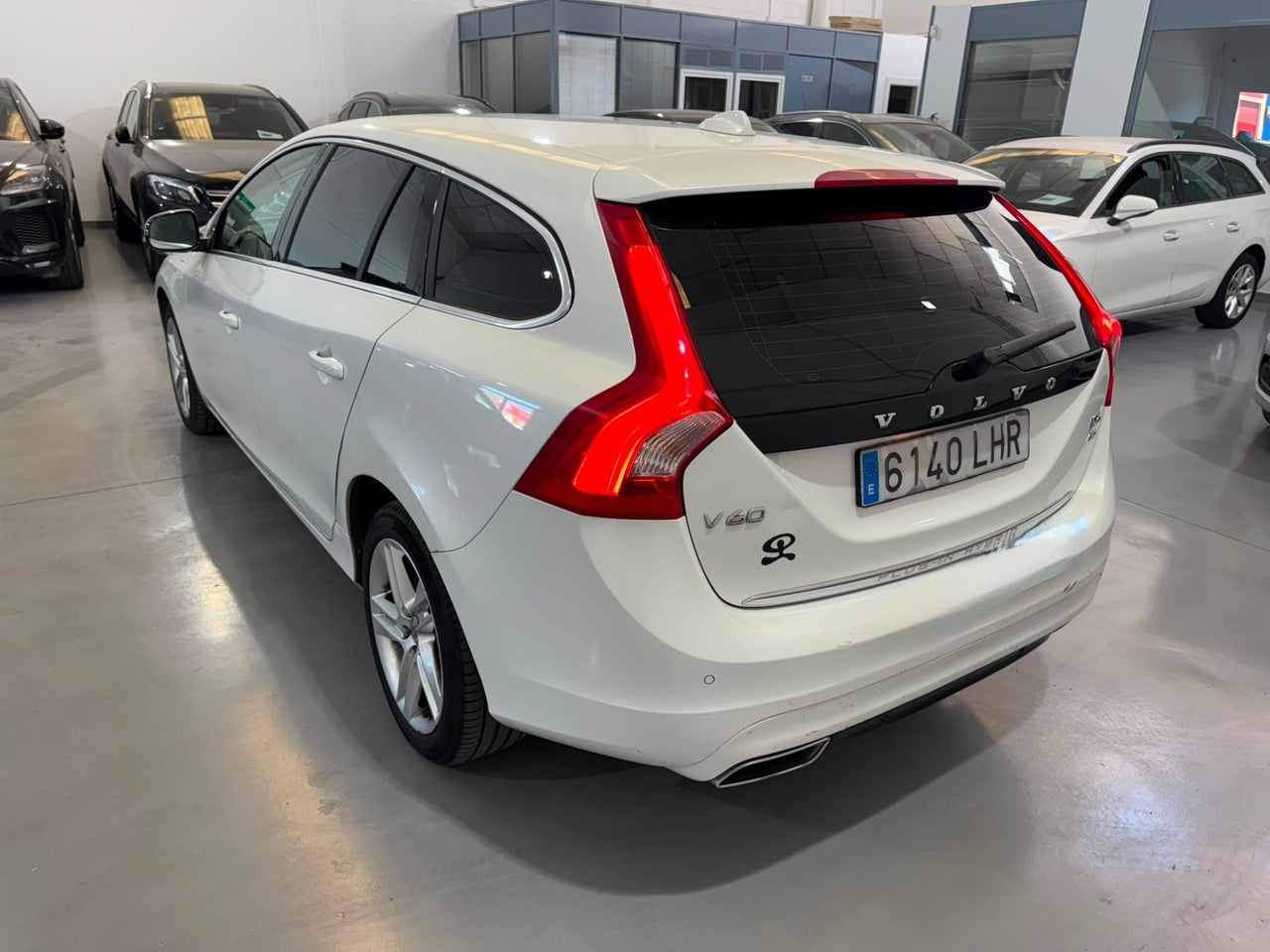 VOLVO V60 2.4 D6 Hibrido AWD Auto