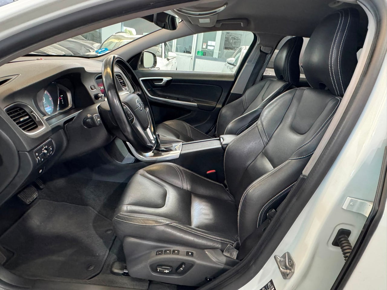 VOLVO V60 2.4 D6 Hibrido AWD Auto