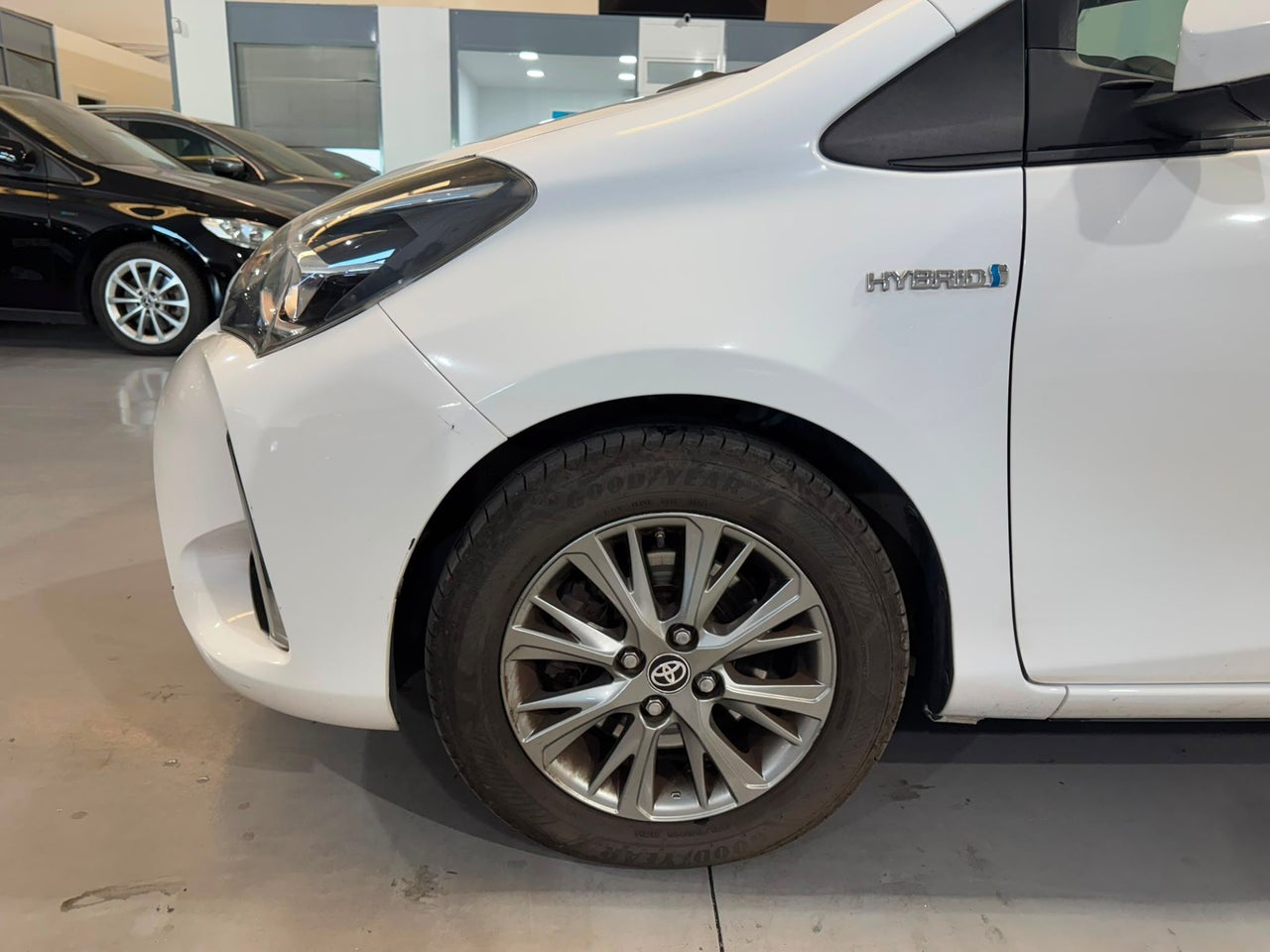 TOYOTA Yaris 1.5 100H Active