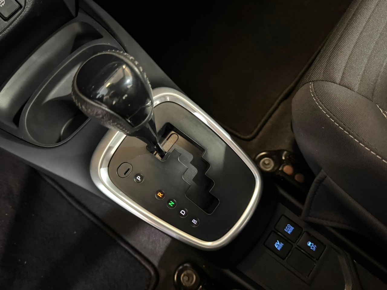 TOYOTA Yaris 1.5 100H Active