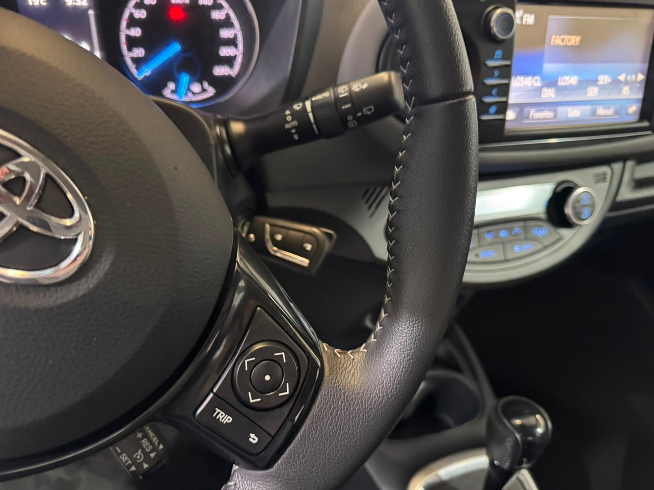 TOYOTA Yaris 1.5 100H Active