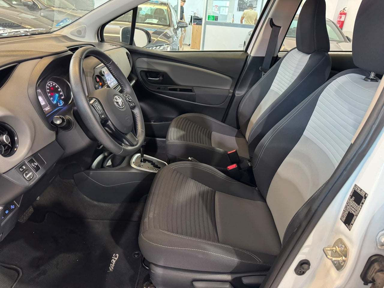 TOYOTA Yaris 1.5 100H Active