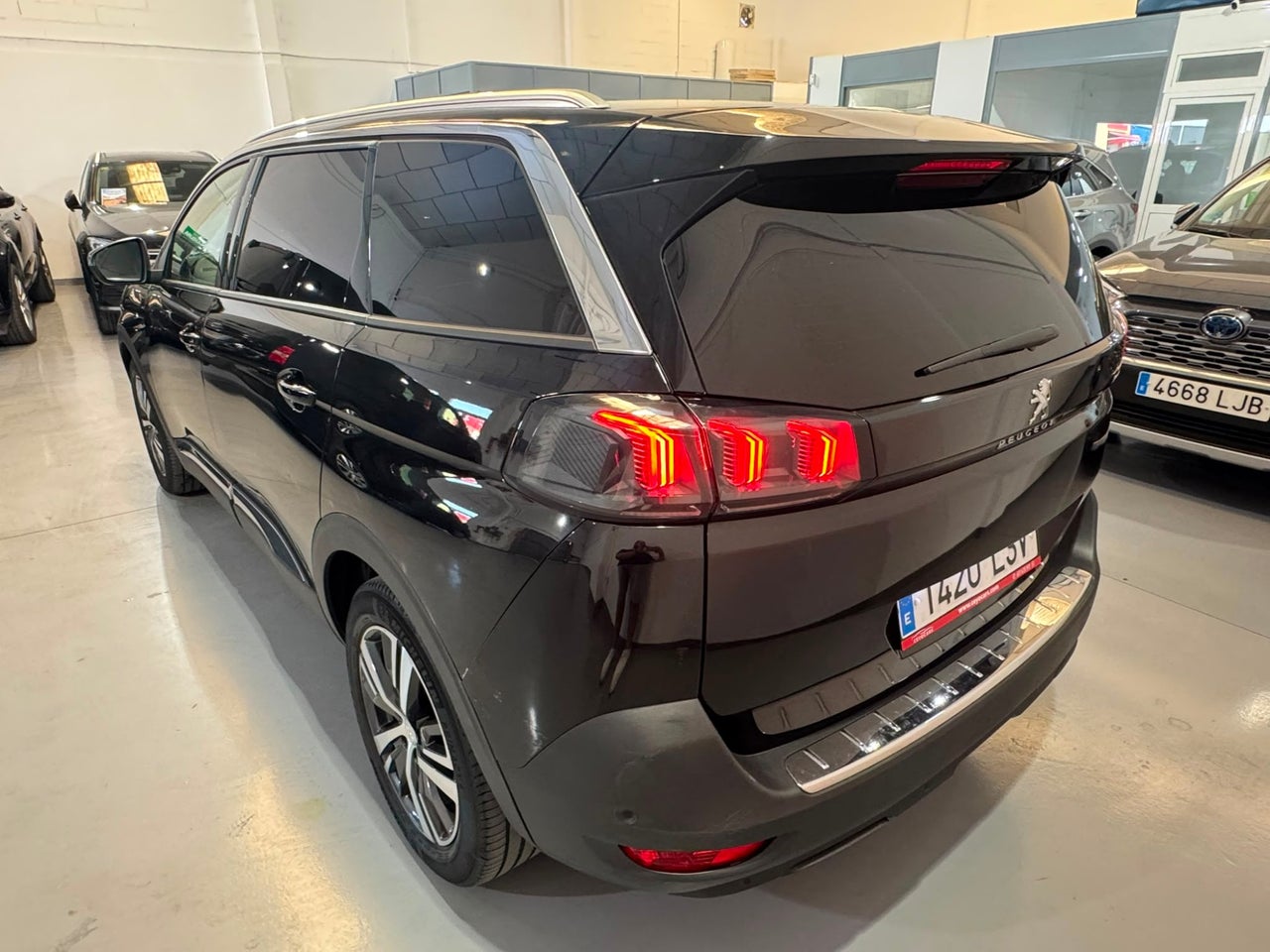 PEUGEOT 5008 1.5 BlueHDi 96kW 130CV SS Allure EAT8
