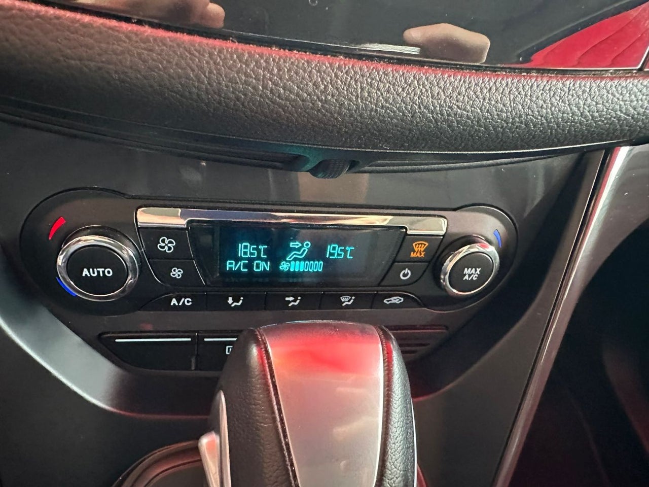 FORD Kuga 2.0 TDCi 140 4x4 Titanium Powershift
