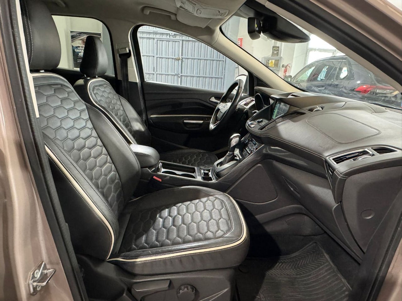 FORD Kuga Vignale 2.0 TDCi 132kW 4x4 PowerShift