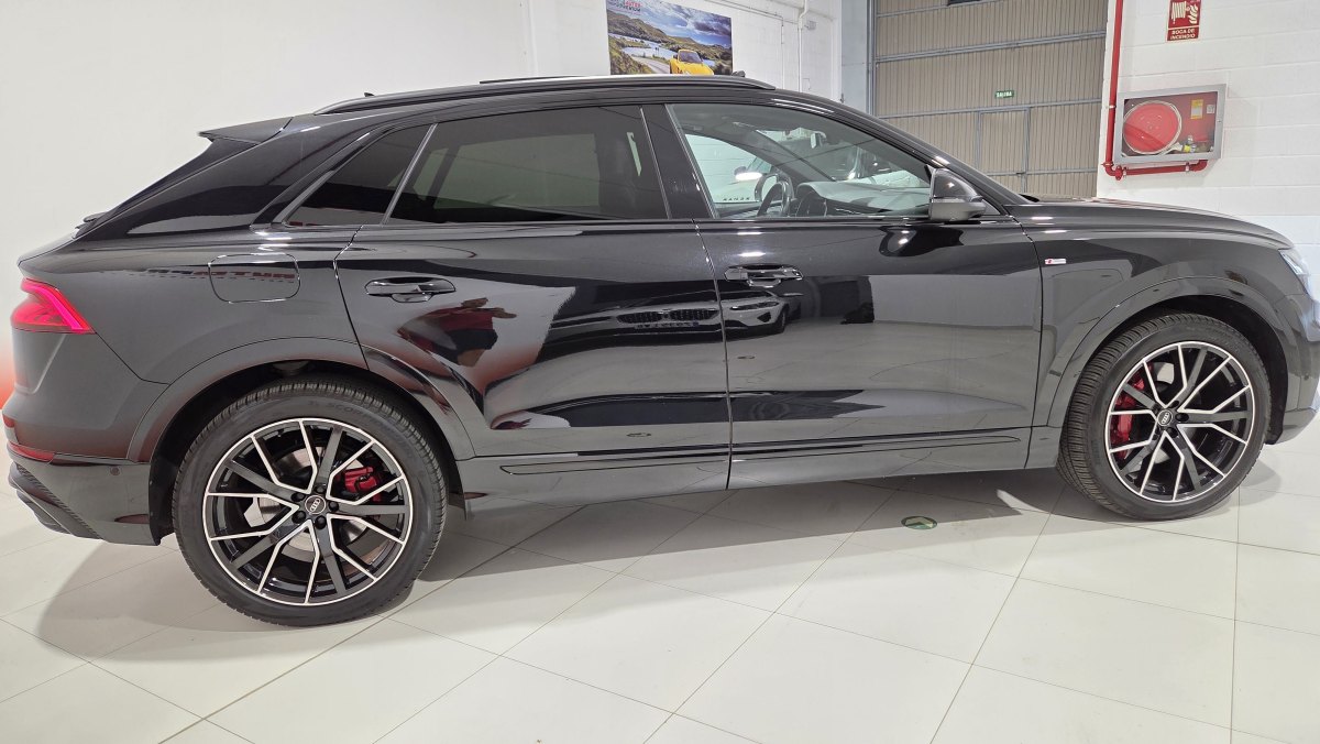 Audi Q8 AUDI Q8 BLACK LINE PLUS  55 TFSIe 280kW QUATTRO TRIPTRONIC (Hibrido Enchufable) 381CV  TECHO  SOLAR