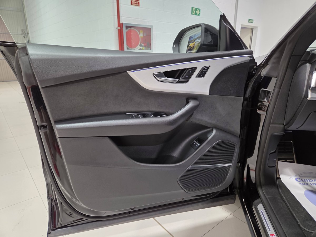 Audi Q8 AUDI Q8 BLACK LINE PLUS  55 TFSIe 280kW QUATTRO TRIPTRONIC (Hibrido Enchufable) 381CV  TECHO  SOLAR
