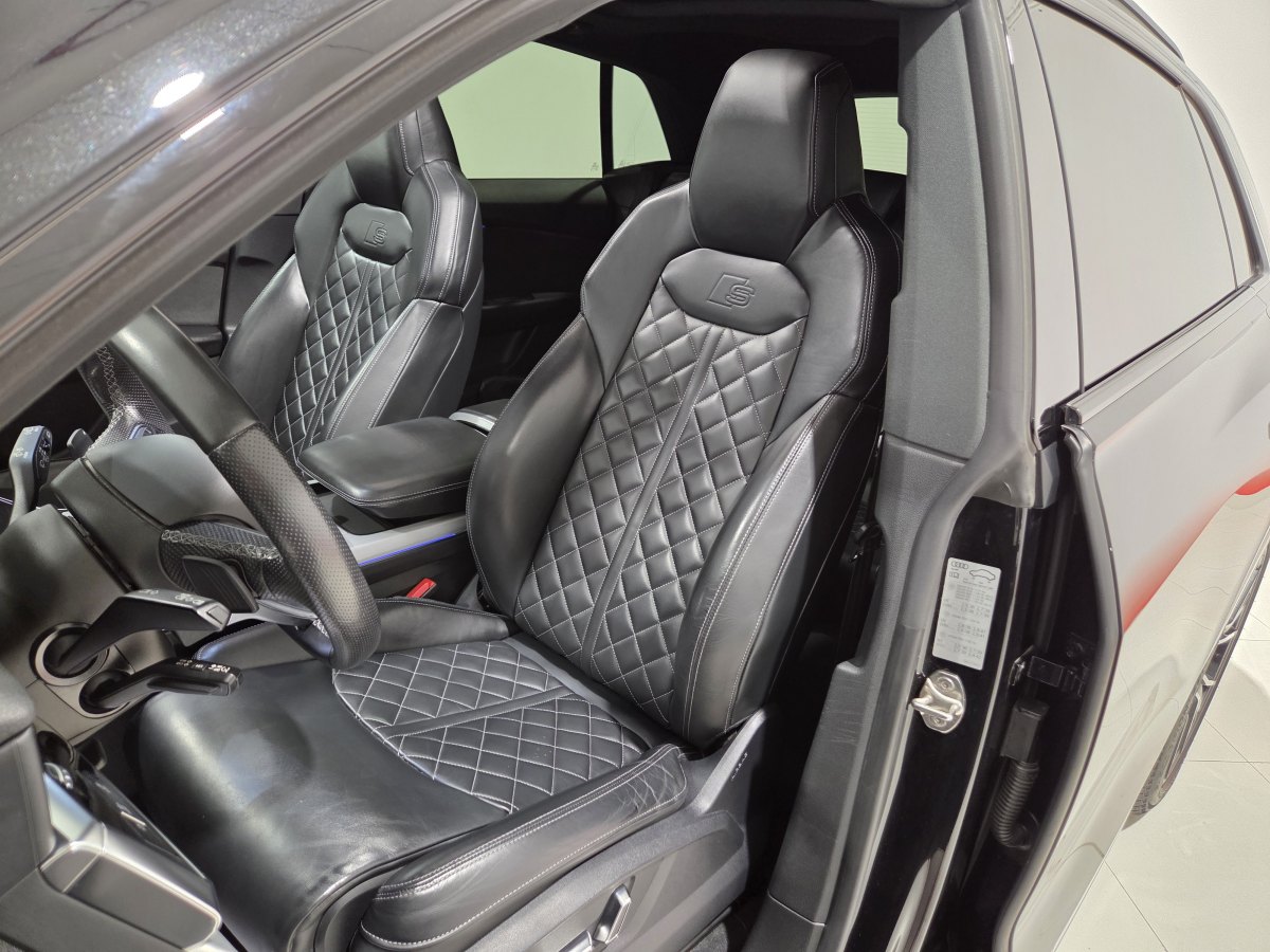 Audi Q8 AUDI Q8 BLACK LINE PLUS  55 TFSIe 280kW QUATTRO TRIPTRONIC (Hibrido Enchufable) 381CV  TECHO  SOLAR