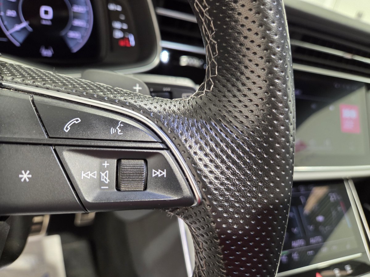 Audi Q8 AUDI Q8 BLACK LINE PLUS  55 TFSIe 280kW QUATTRO TRIPTRONIC (Hibrido Enchufable) 381CV  TECHO  SOLAR