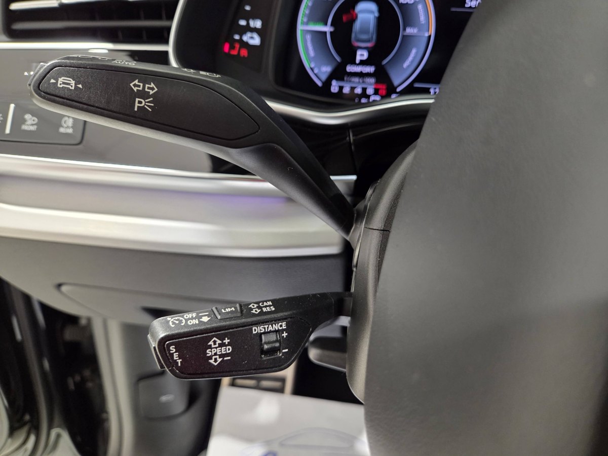 Audi Q8 AUDI Q8 BLACK LINE PLUS  55 TFSIe 280kW QUATTRO TRIPTRONIC (Hibrido Enchufable) 381CV  TECHO  SOLAR