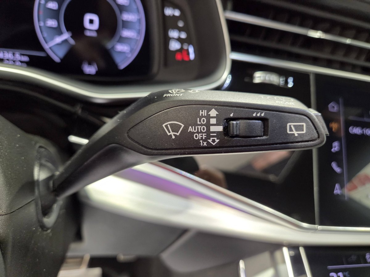 Audi Q8 AUDI Q8 BLACK LINE PLUS  55 TFSIe 280kW QUATTRO TRIPTRONIC (Hibrido Enchufable) 381CV  TECHO  SOLAR