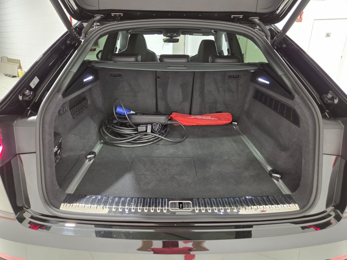 Audi Q8 AUDI Q8 BLACK LINE PLUS  55 TFSIe 280kW QUATTRO TRIPTRONIC (Hibrido Enchufable) 381CV  TECHO  SOLAR