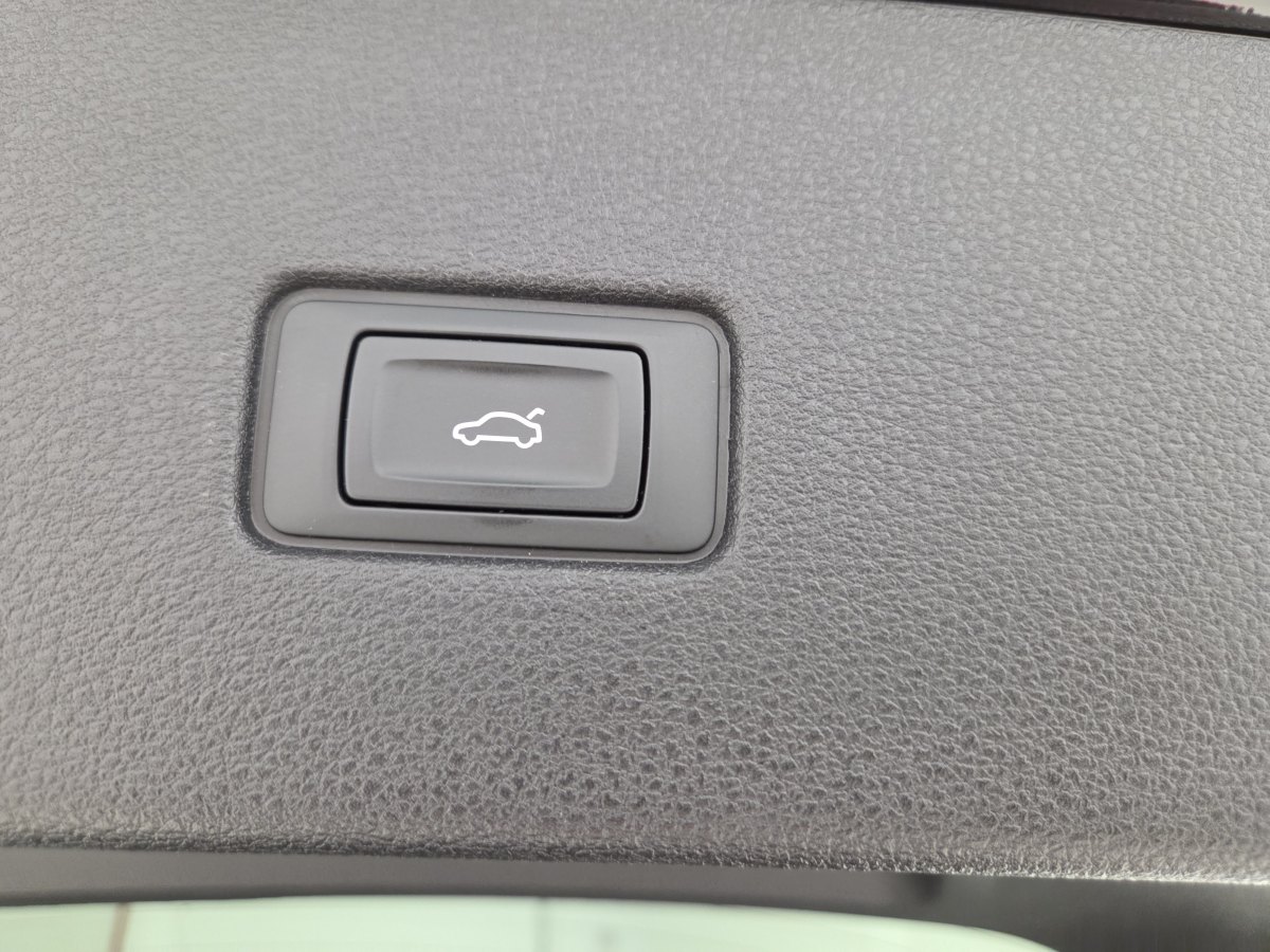 Audi Q8 AUDI Q8 BLACK LINE PLUS  55 TFSIe 280kW QUATTRO TRIPTRONIC (Hibrido Enchufable) 381CV  TECHO  SOLAR