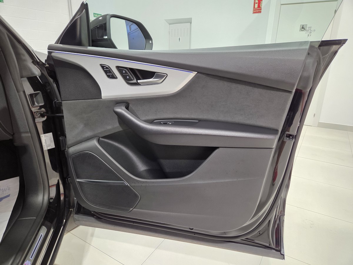 Audi Q8 AUDI Q8 BLACK LINE PLUS  55 TFSIe 280kW QUATTRO TRIPTRONIC (Hibrido Enchufable) 381CV  TECHO  SOLAR