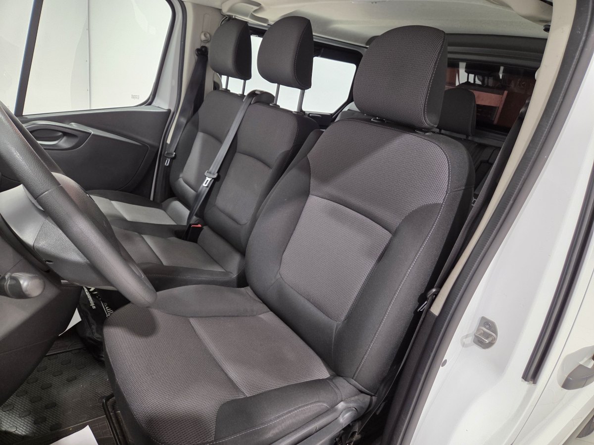 Renault Trafic RENAULT TRAFIC KOMBI 6 5P Energy BluedCi 88 kW 120CV 6 PLAZAS