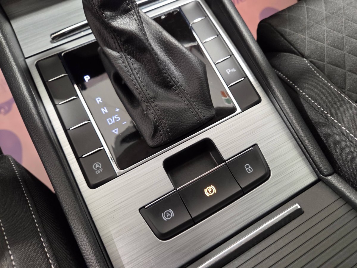 Skoda Superb SKODA SUPERB  5P COMBI 2.0 TDI 110KW (150CV) DSG AMBIT