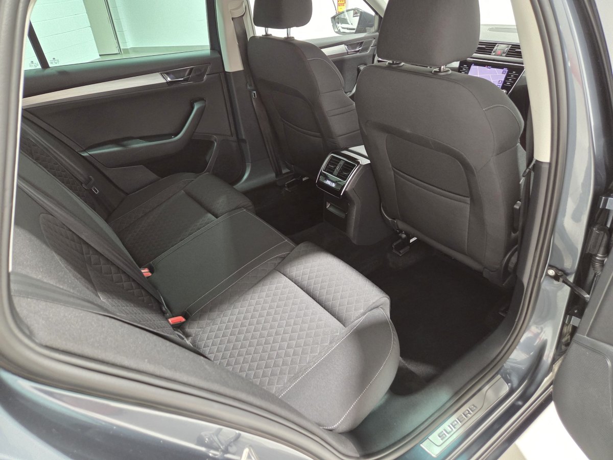 Skoda Superb SKODA SUPERB  5P COMBI 2.0 TDI 110KW (150CV) DSG AMBIT
