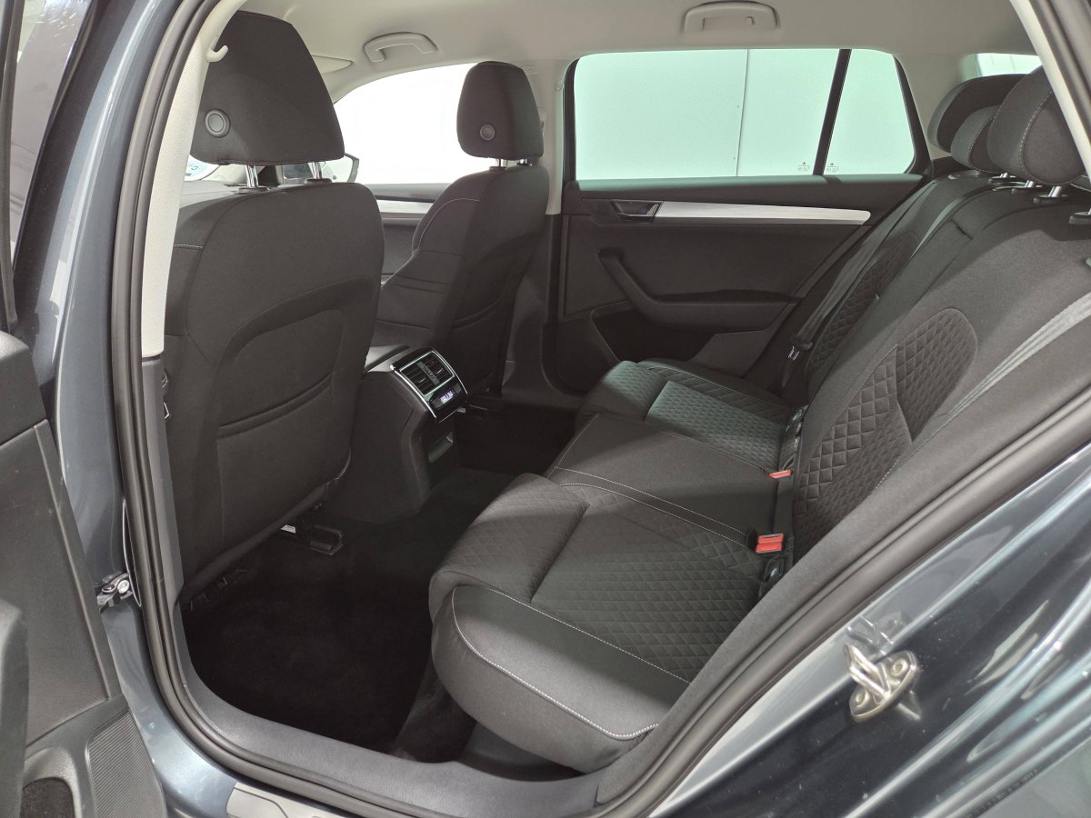 Skoda Superb SKODA SUPERB  5P COMBI 2.0 TDI 110KW (150CV) DSG AMBIT
