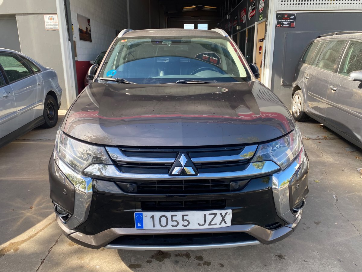 Mitsubishi Outlander 2.0 CVT 4WD PHEV 220 CV Intense
